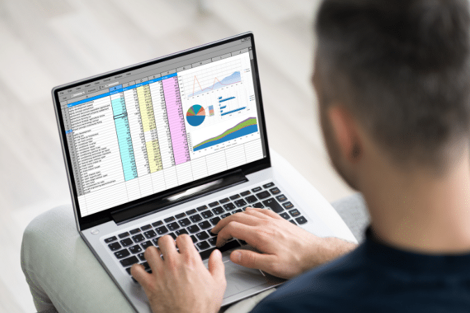 accounting features of both quickbooks and freshbooks